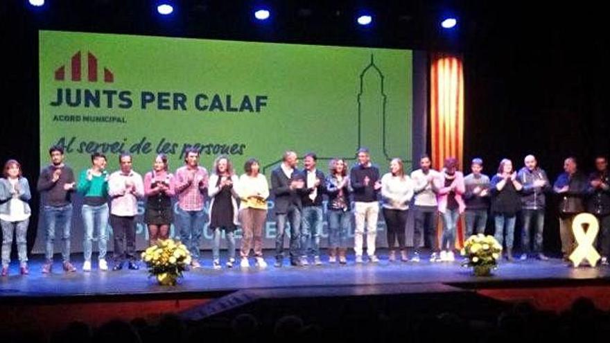 Els membres de la candidatura amb l&#039;alcaldable Badia al centre de la imatge