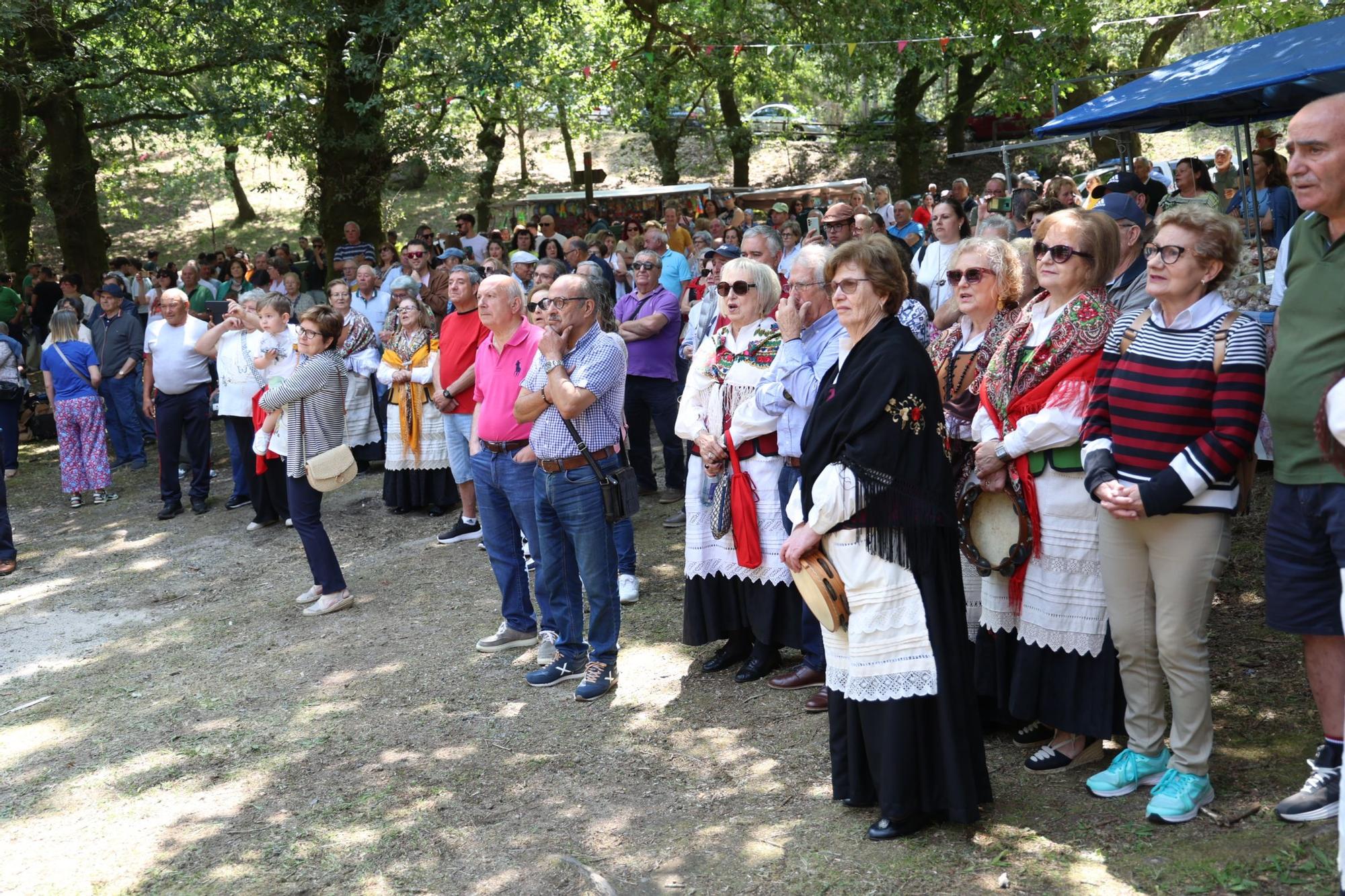 Así se vive la tradicional romería de San Cibrán en Catoira.