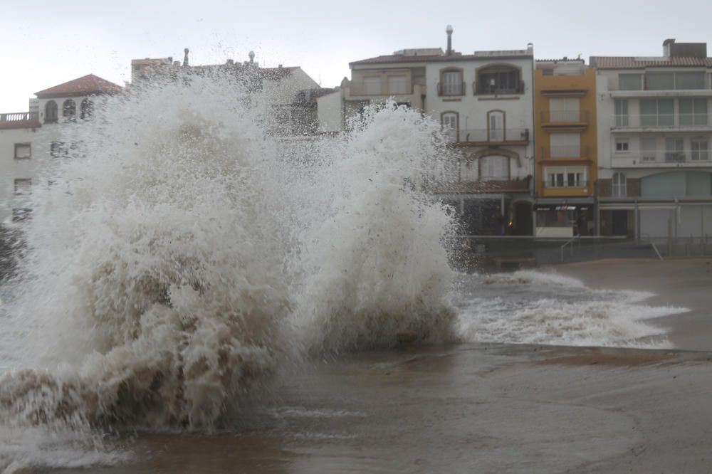 Temporal de llevant a l'Escala