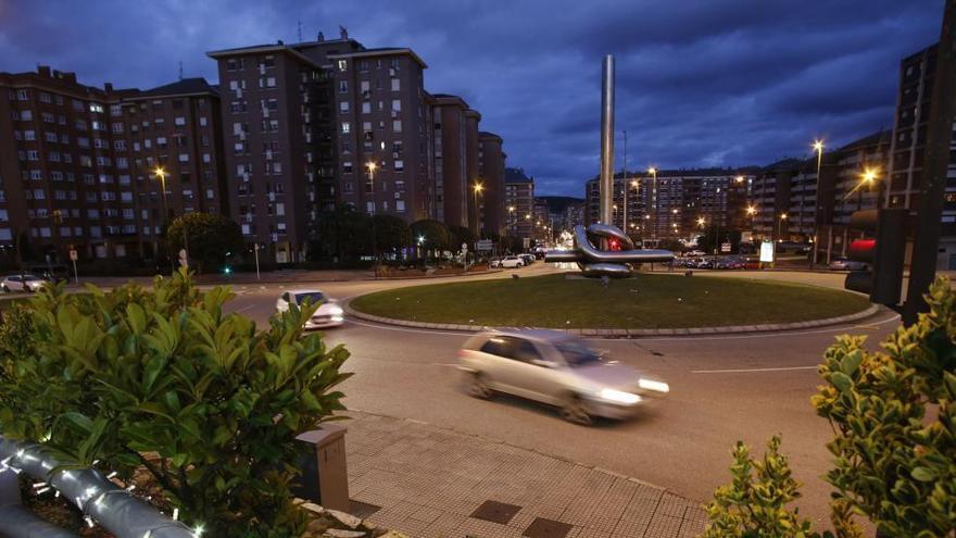 Una espectacular persecución por las calles de Avilés se salda con un detenido y un agente herido