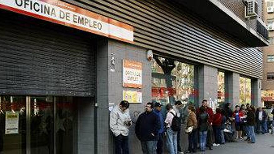 13.538 parados menos en febrero