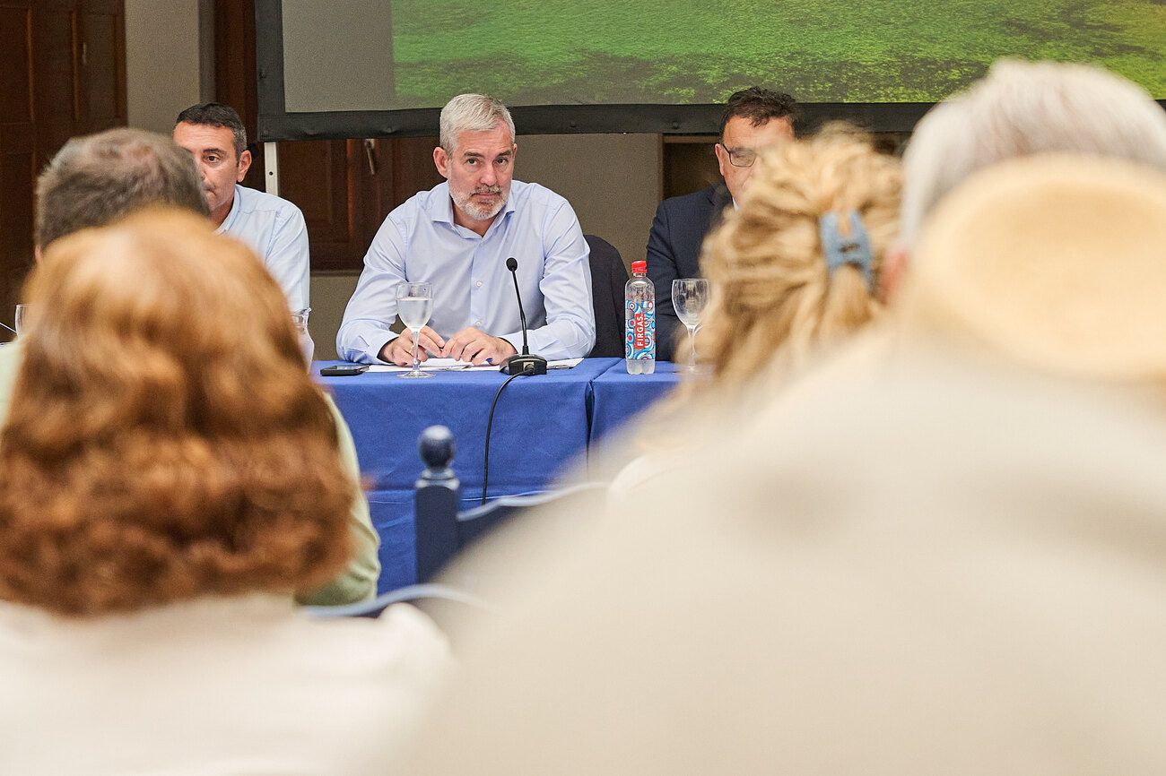 Visita de Fernando Clavijo a La Graciosa