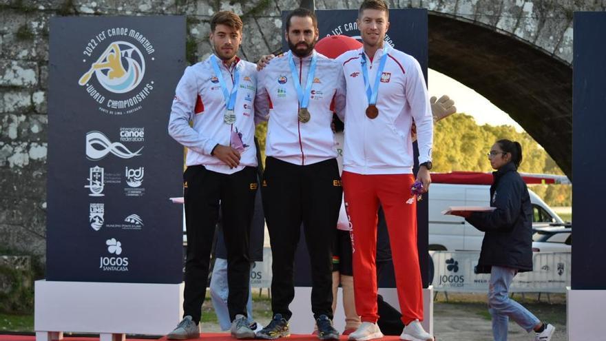 Oro, plata y bronce gallegos en el inicio del Mundial de Maratón de Piragüismo