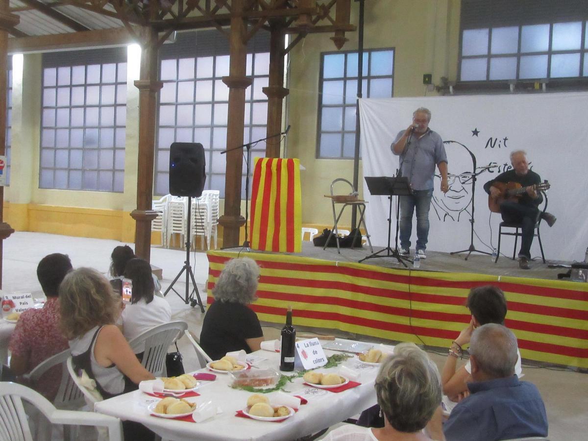 Actuación del maestro de ‘cant d’estil’ Apa en una cena estellesiana.
