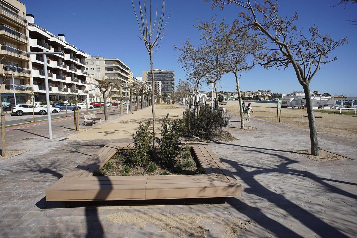 Palamós estrena el nou passeig del Mar: setze mesos d’obres i una inversió de 6,6 milions Palamós estrena el nou passeig del Mar: setze mesos d’obres i una inversió de 6,6 milions