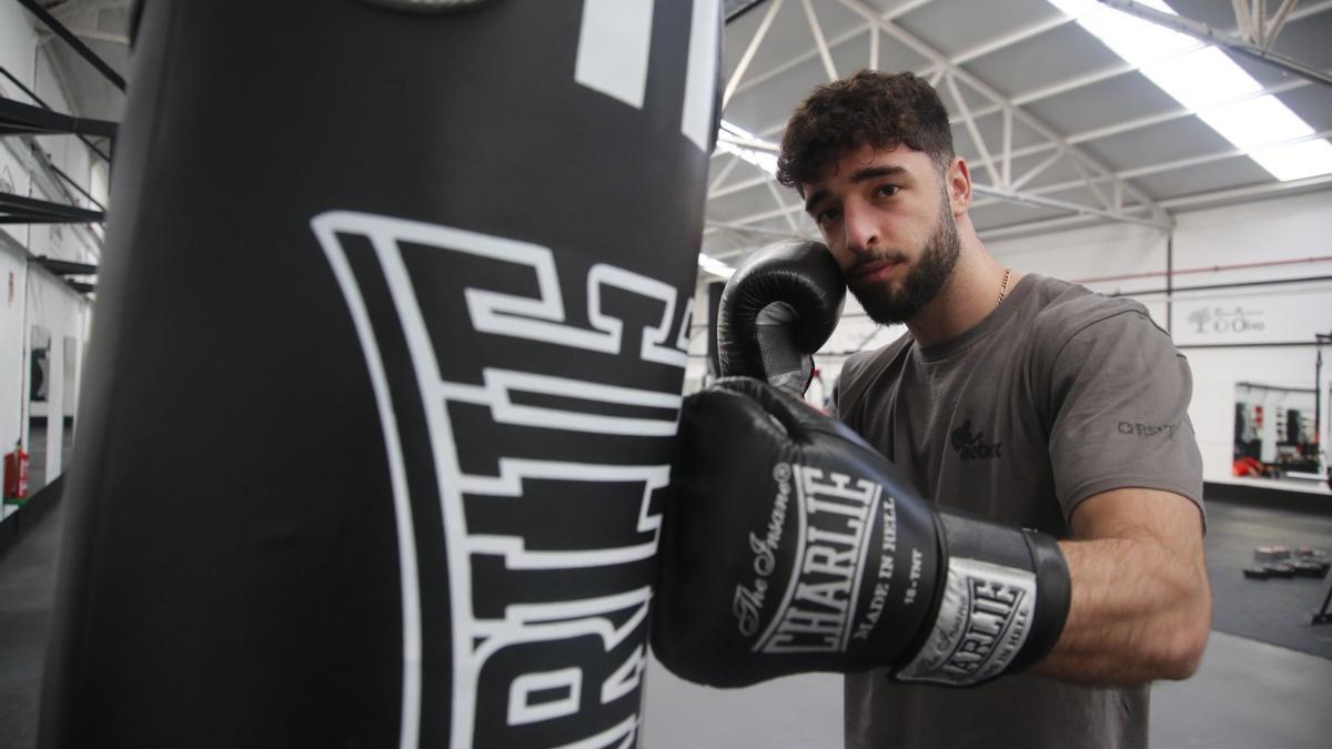 José Luis Navarro Jr. en el gimnasio El Cazador, en el polígono de Chinales.