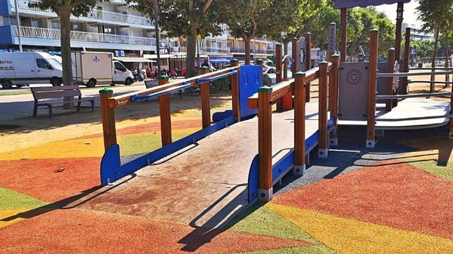 El nou parc infantil està inspirat en un vaixell.