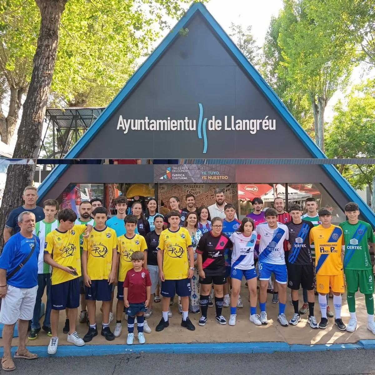 Presentación de equipaciones de los clubes deportivos