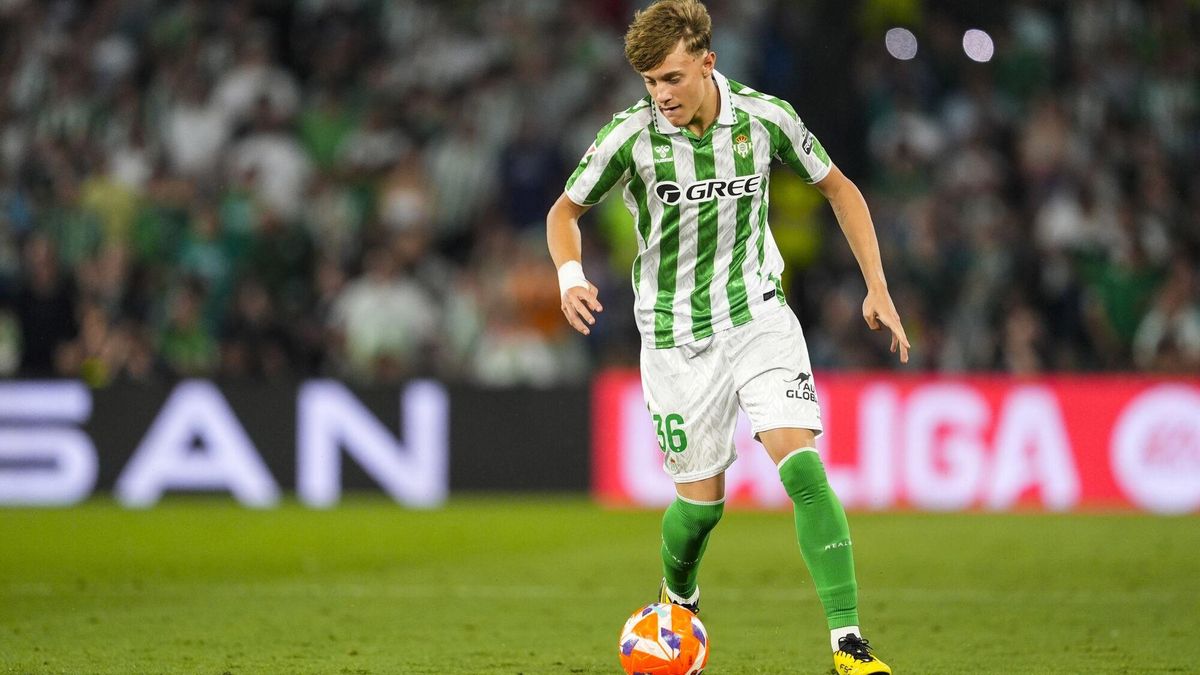 Jesús Rodríguez durante un partido en el Benito Villamarín con el Real Betis Balompié.