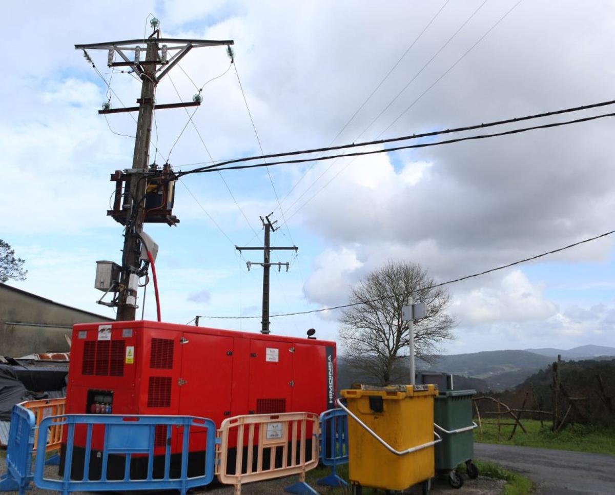 Continúa el trabajo en San Miguel de Castro tras el corrimiento | BERNABÉ/ AMANDA CASTRO