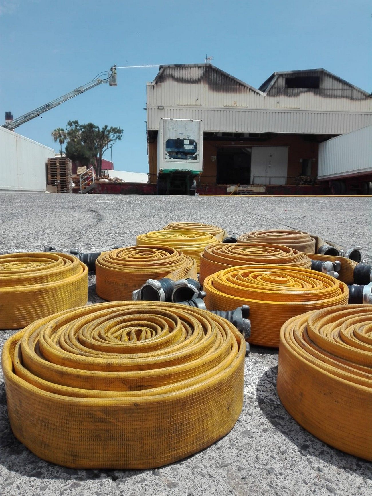 Incendio en una nave multiuso de Mercalaspalmas