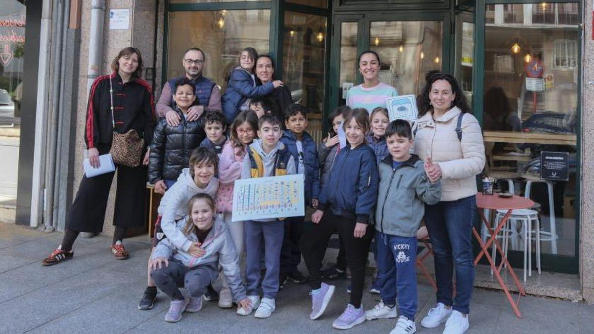 Un barrio de Ourense se llena de pictogramas para que todos puedan comunicarse