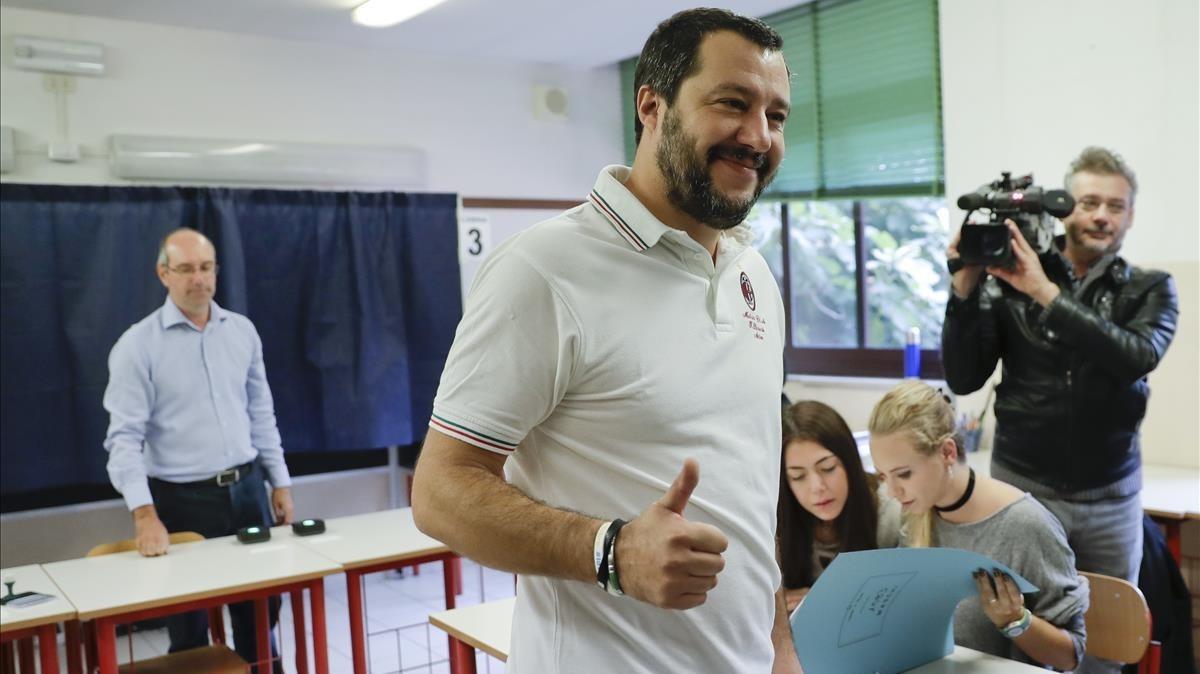 mbenach40640004 leader of the northern league party matteo salvini thumbs up171022204412