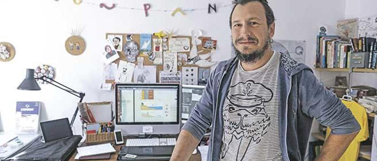 El dibujante Luis Resines, cofundador de Pelopantón, en su casa-estudio de Sineu.