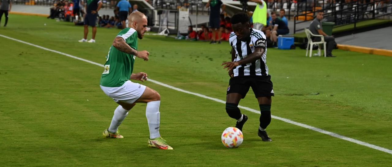 Adilson, durante el duelo ante el Córdoba de pretemporada