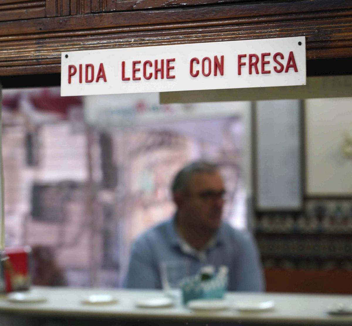 Cartel de 'El Diamante', que echa el cierre tras 77 años de desayunos