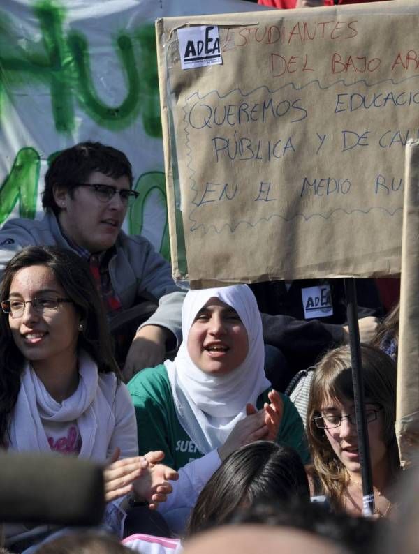 Imágenes de la jornada de huelga estudiantil en Zaragoza