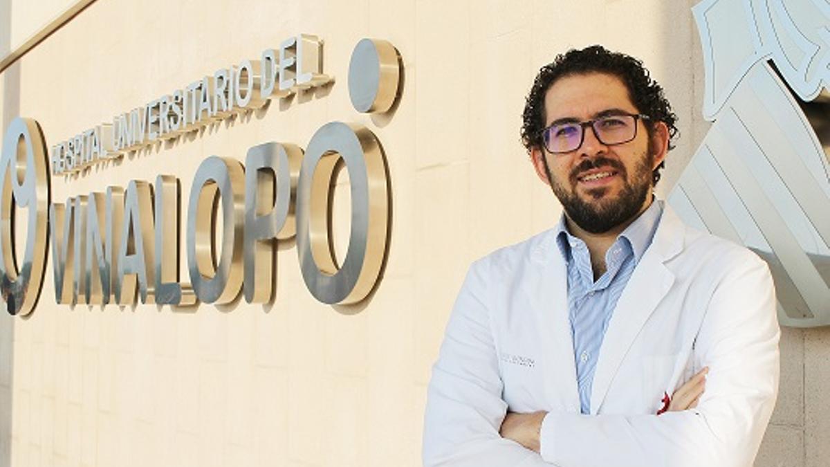 El doctor César Azrak, responsable de Oftalmología en el Hospital del Vinalopó