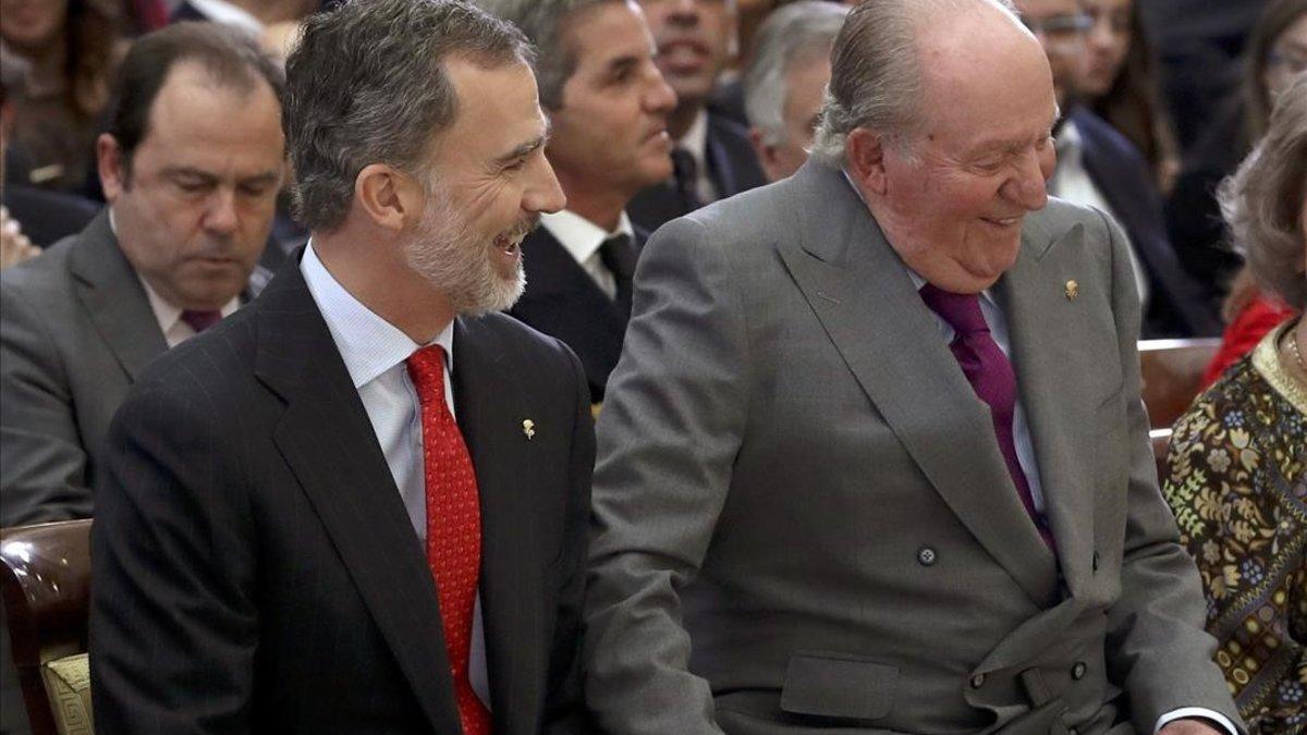 Felipe VI renuncia a la herencia de Juan Carlos y le retira la asignación