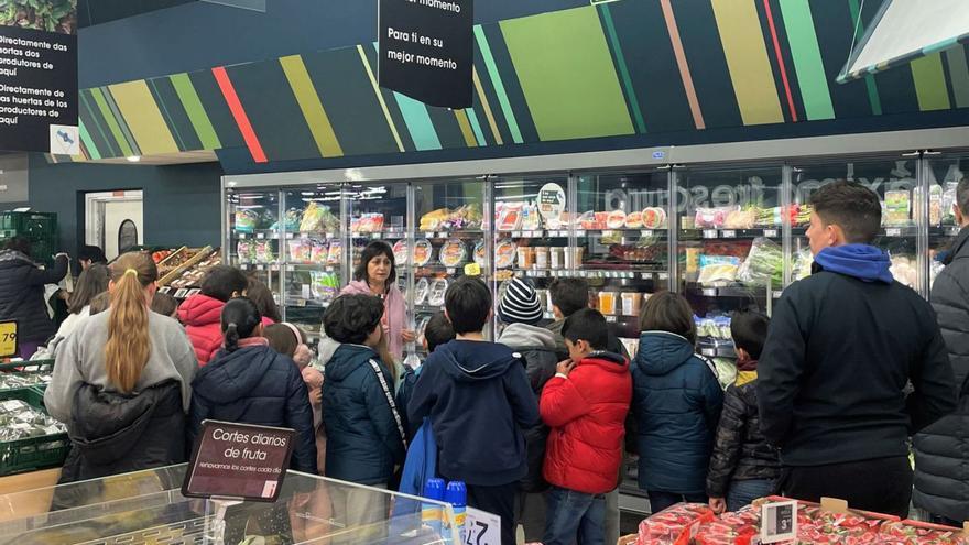 Visita de alumnos a un supermercado Eroski. |  // LOC