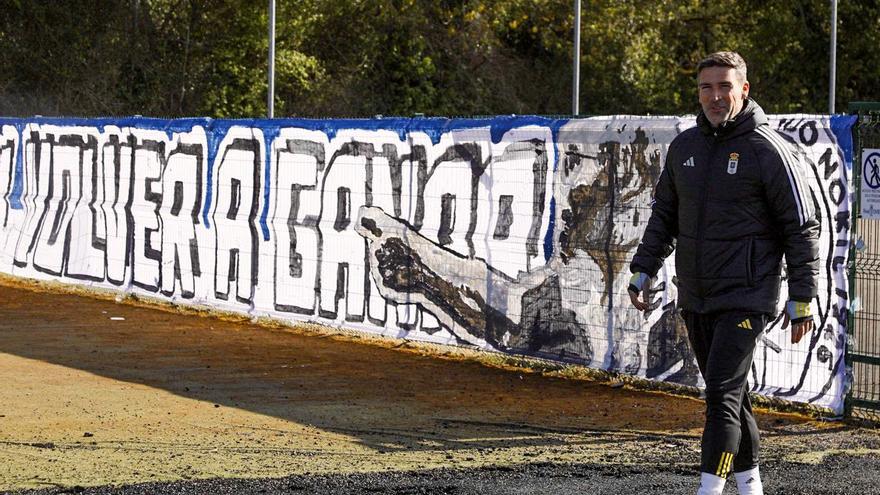 “Ganar, ganar y volver a ganar”: la pancarta recordando a Luis Aragonés que motiva al Oviedo