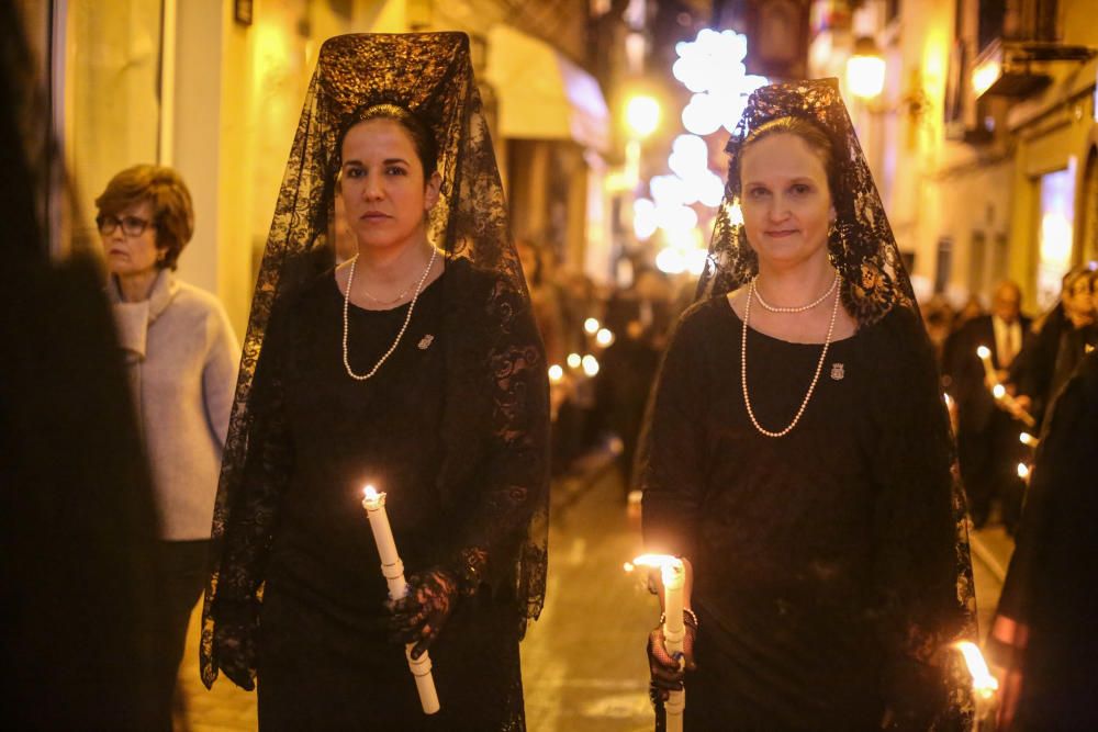 Varios momentos de la procesión de ayer en honor a la Verge del Sofratge que recorrió las calles del centro llenas de gente.