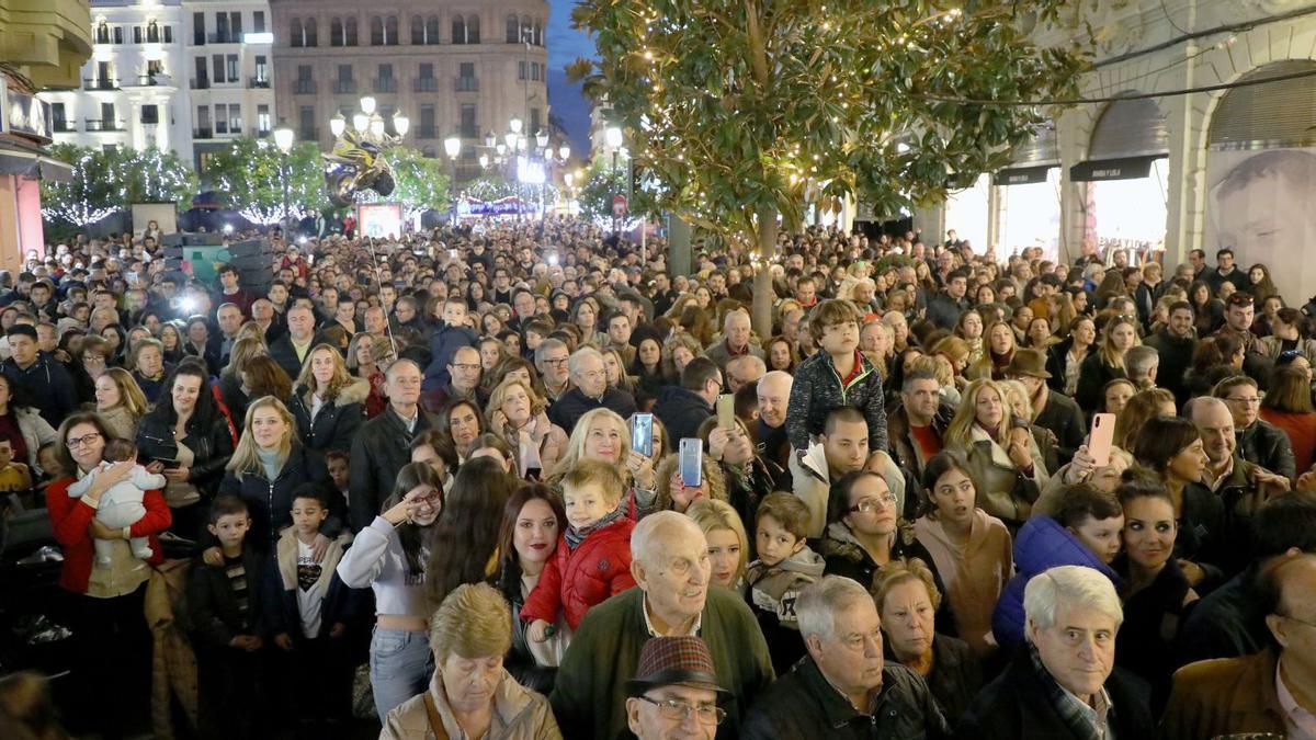 Cada año miles de personas se dan cita para disfrutar de eventos como el espectáculo de luces navideño.  | MANUEL MURILLO