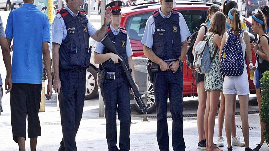 Patrulla dels Mossos a Girona després dels atemptats del 17-A.