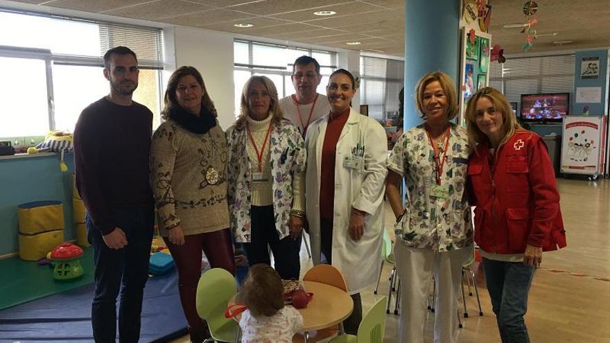 Los integrantes de la fundación en el Hospital Materno Infantil.