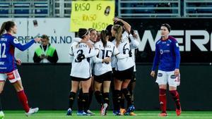 Las jugadoras del Real Madrid celebran un gol