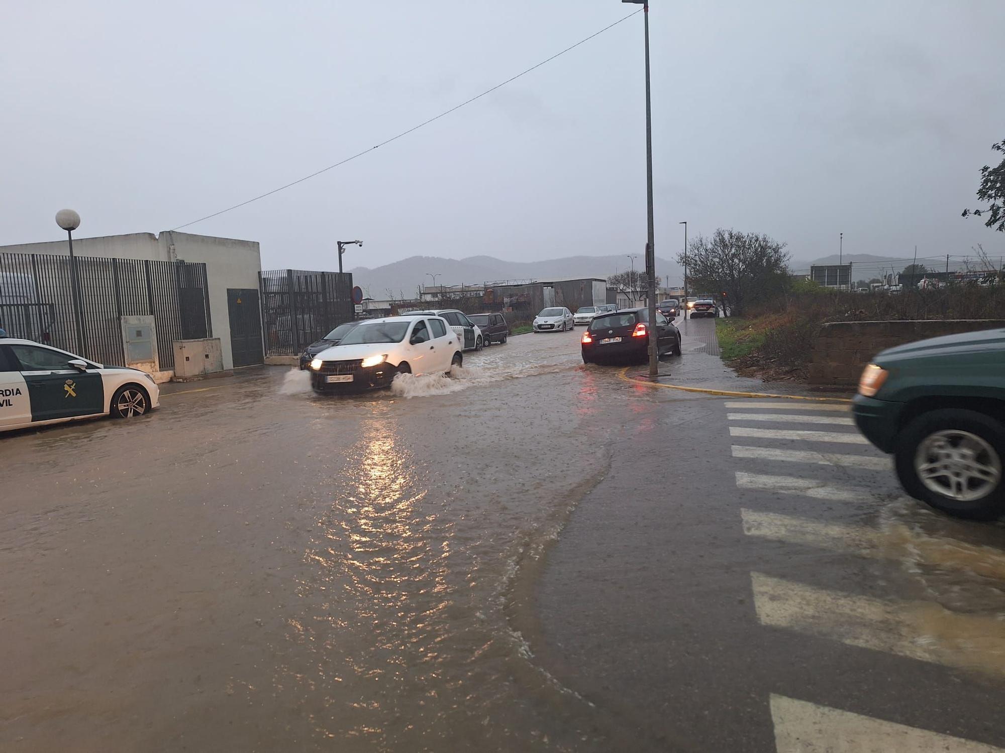 Carretera anegada en Can Bonet.