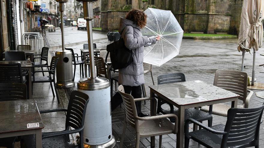 DIA DE LLUVIA, TERRAZAS VACIAS.