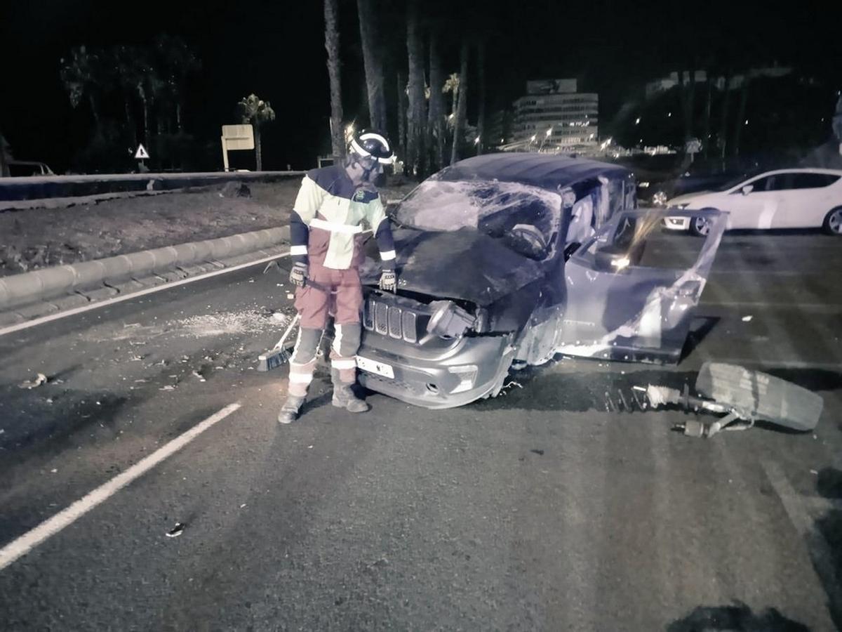Espectacular accidente en la Avenida Marítima de Las Palmas de Gran Canaria.