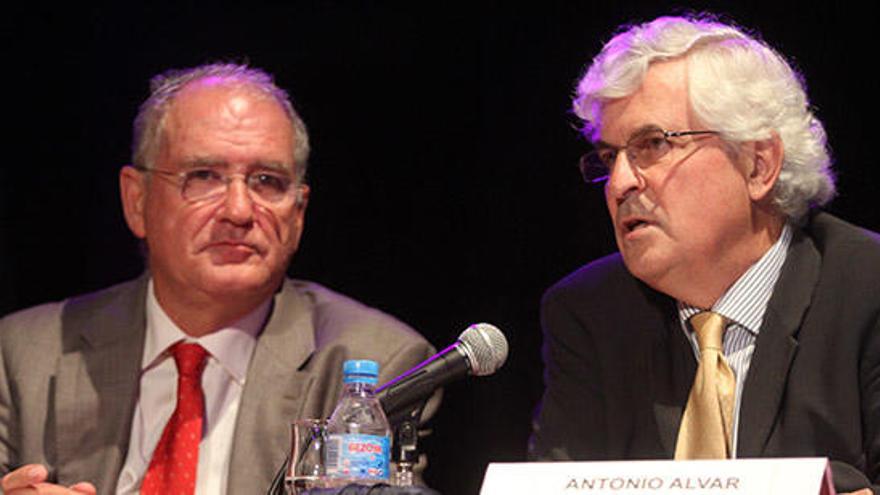 Una conferencia anterior de Antonio Alvar (derecha) en el ´Curs de Pensament i Cultura Clàssica´.