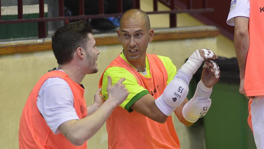 Rafa, en el banquillo, durante un partido del Elche