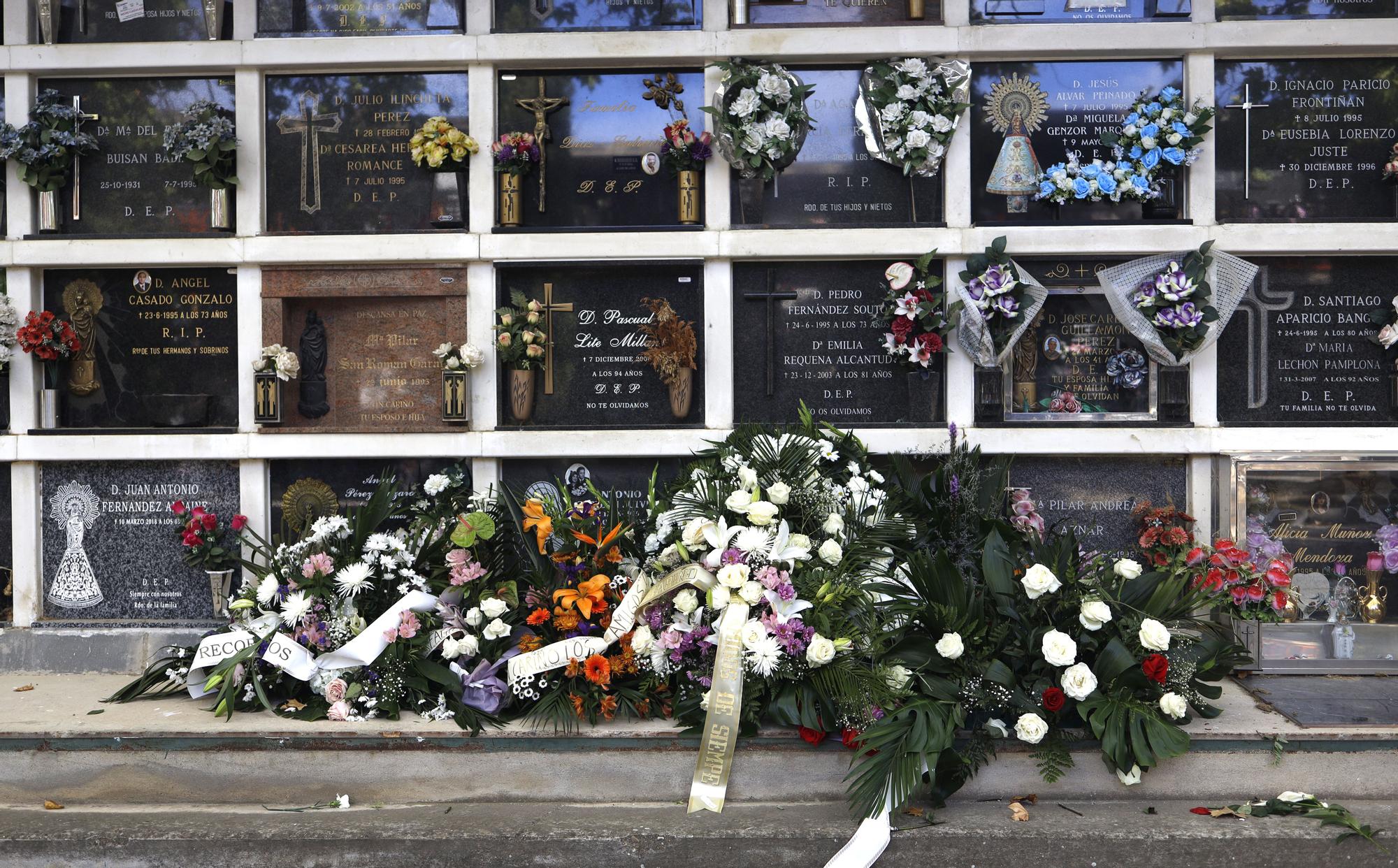 El cementerio de Torrero recibe ya a los visitantes más adelantados por Todos los Santos