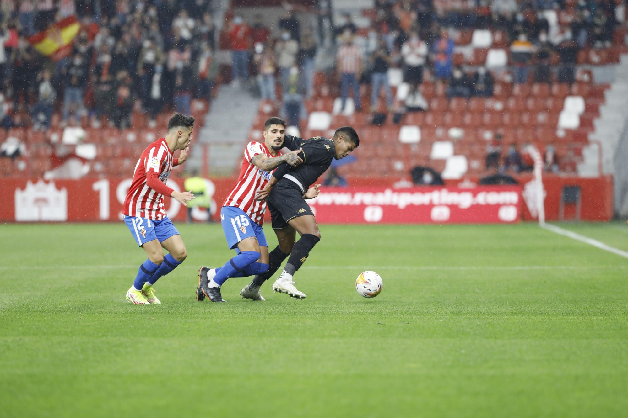 En imágenes: así fue el partido entre el Sporting y el Alcorcón