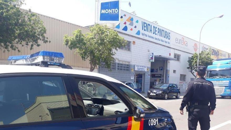 Pillados in fraganti mientras robaban en una nave industrial de Alicante