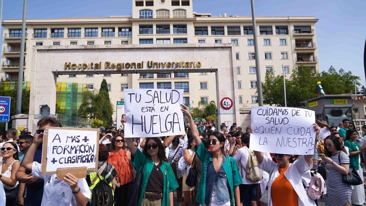 MLG 13-06-2025.-Concentración de médicos contra el borrador del Estatuto Marco del Ministerio de Sanidad, motivo por el que están convocados a la huelga nacional en esta jornada.