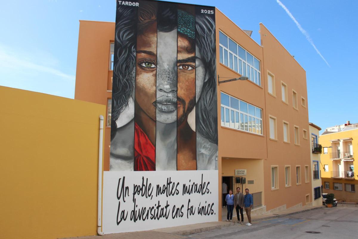 Mural en la fachada del Centro Social