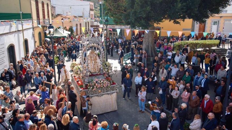 El multitudinario cierre de la fiesta de La Candelaria pasa por el ‘kilómetro 0’