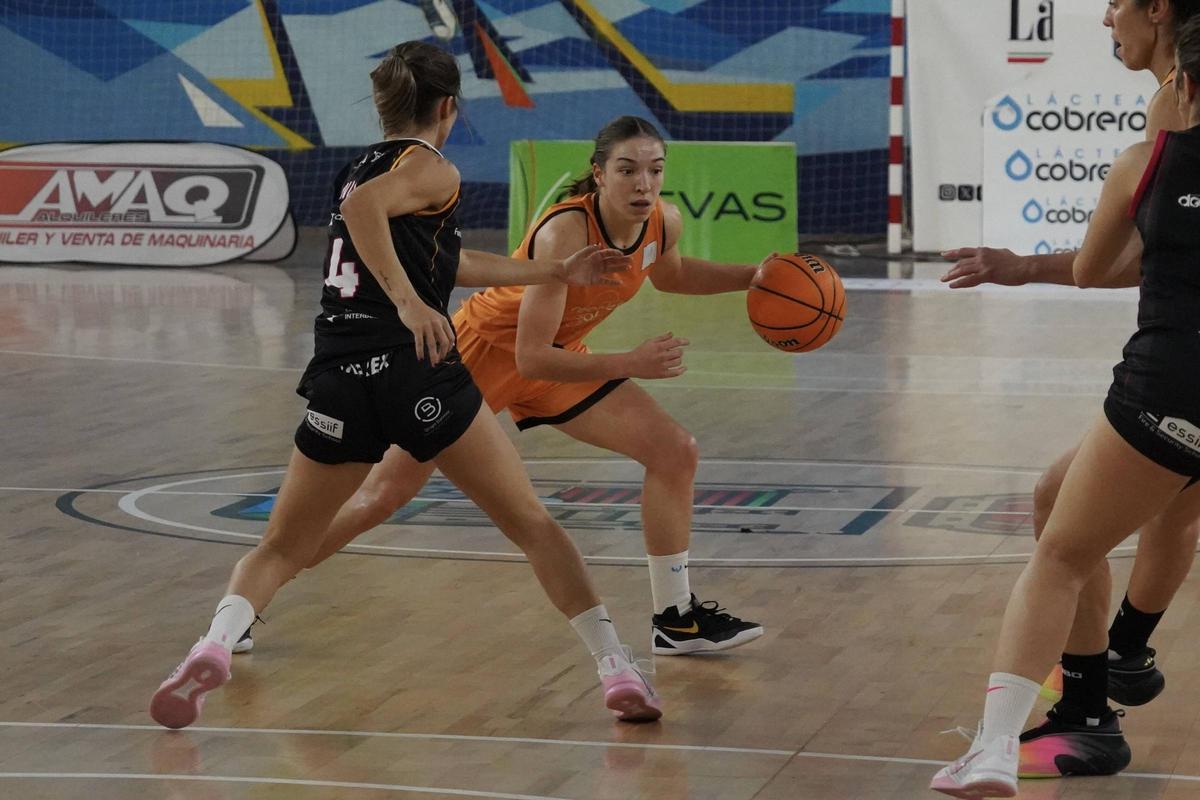 Eva Carregosa, base del Recoletas Zamora, en acción.