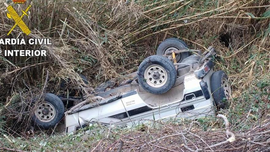 Roban un coche en Altura y lo despeñan