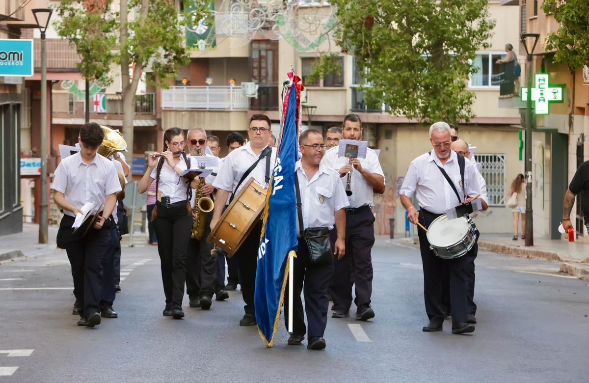 San Blas calienta motores para sus grandes días con la Entrada de Bandas