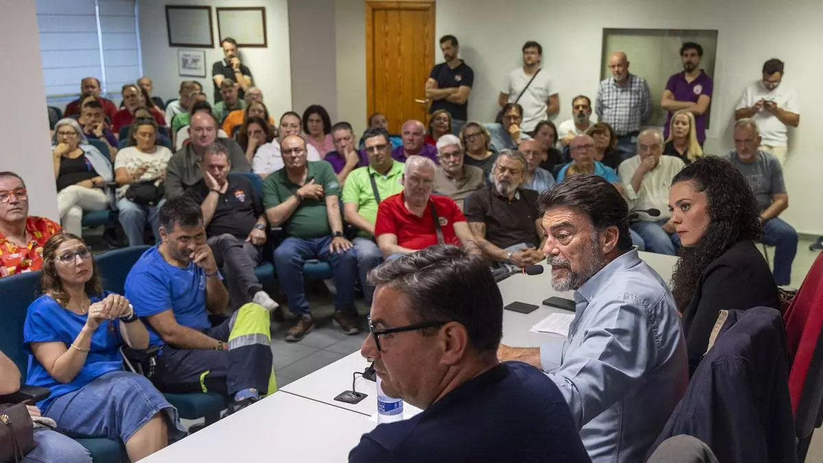 El sindicato mayoritario de los Bomberos de Alicante se queda solo en su defensa de Barcala por la seguridad en Hogueras