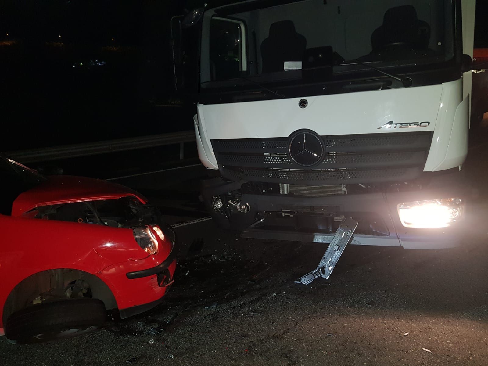 Colisión entre un coche y un camión en Arucas (06/12/22)