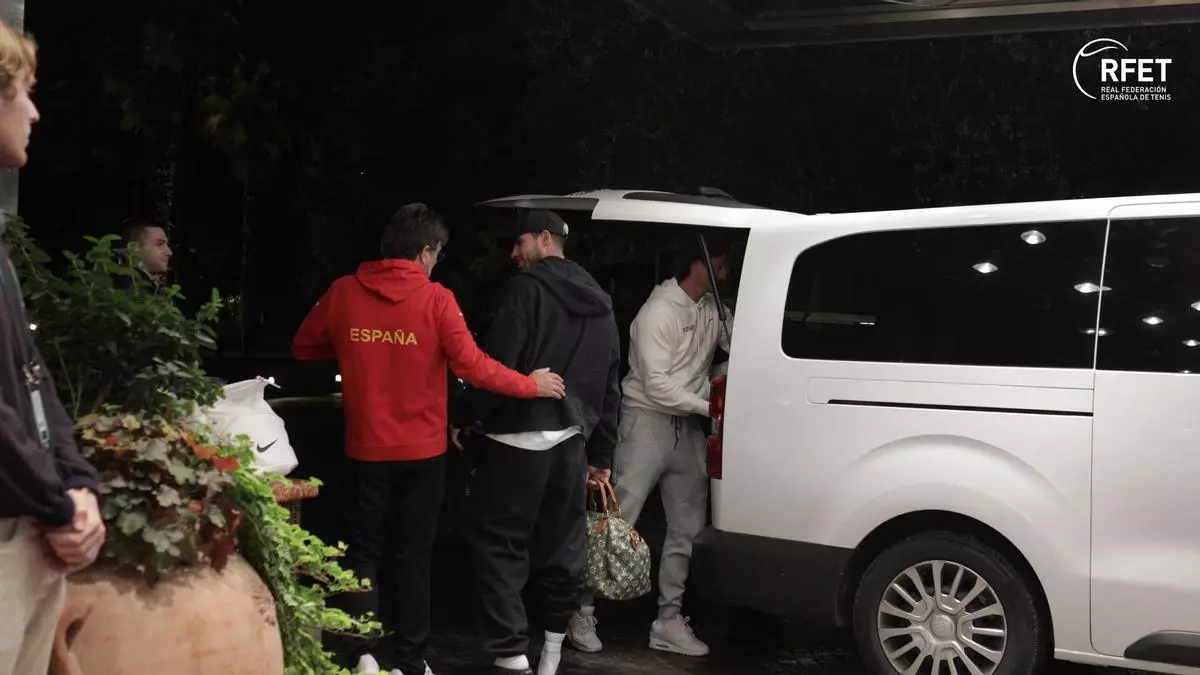 Carlos Alcaraz ya ha pasado las pruebas médicas en Bolonia y aplaza la decisión al miércoles