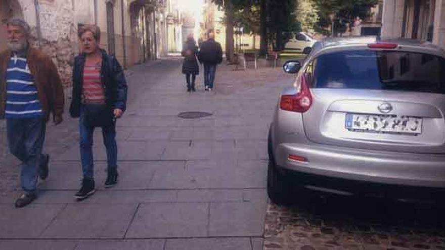 Dos imágenes del vehículo después de recibir la sanción.