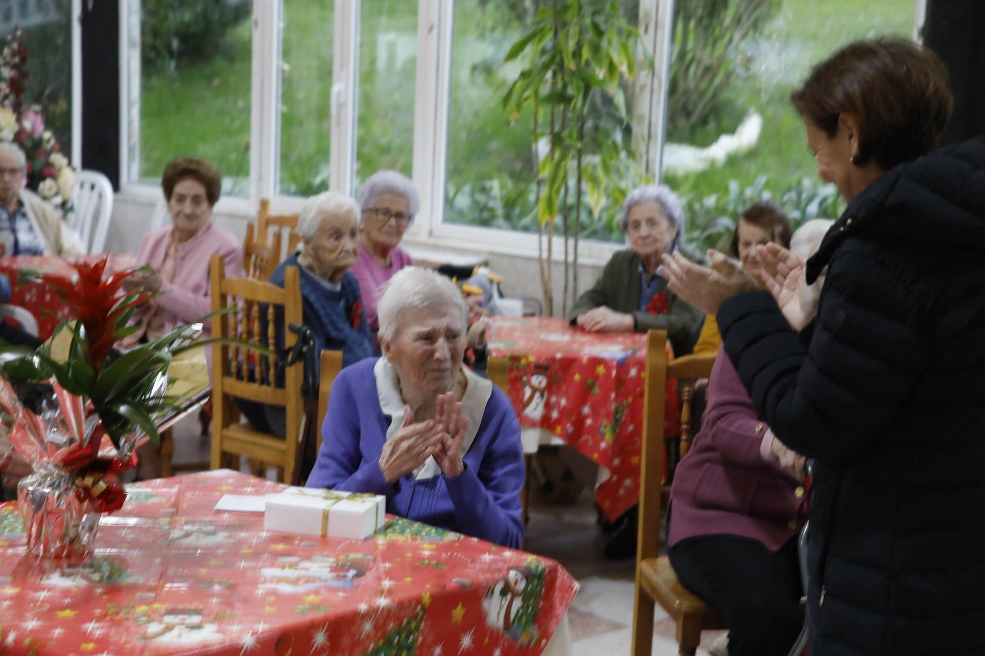 En imágenes: Visita de Carmen Moriyón a los centenarios gijoneses