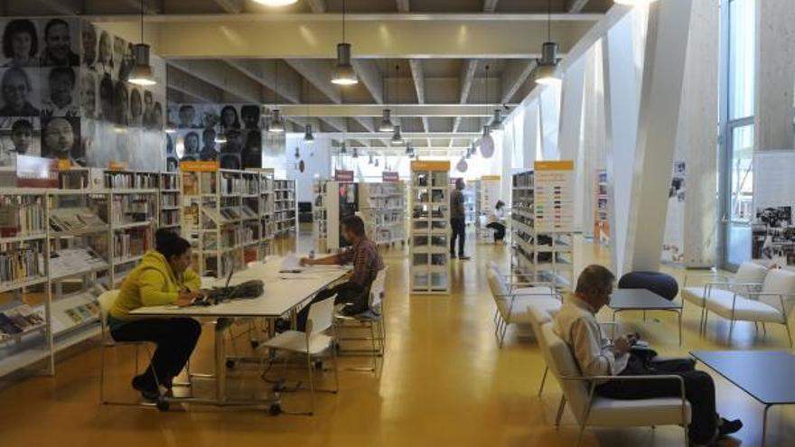 Biblioteca del centro Ágora en A Coruña.